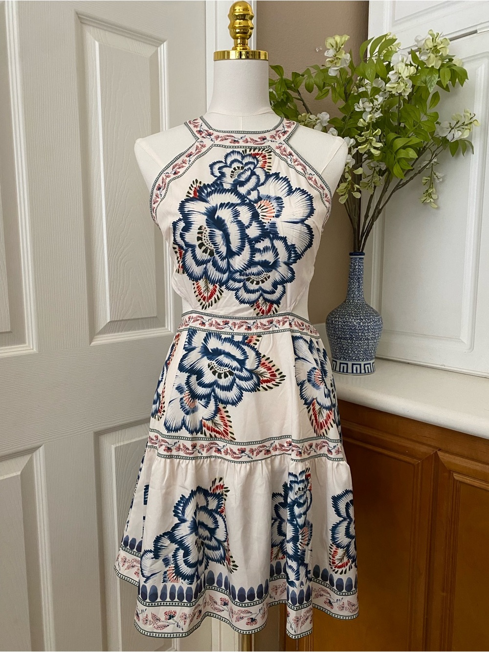 Commense - Floral Print Backless Dress